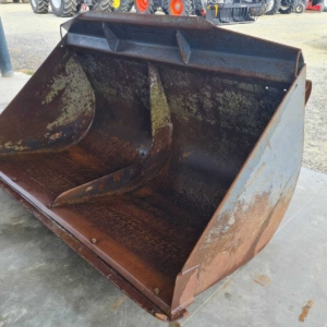 LARGE 1000L CAPACITY BUCKET WITH MERLO HITCH