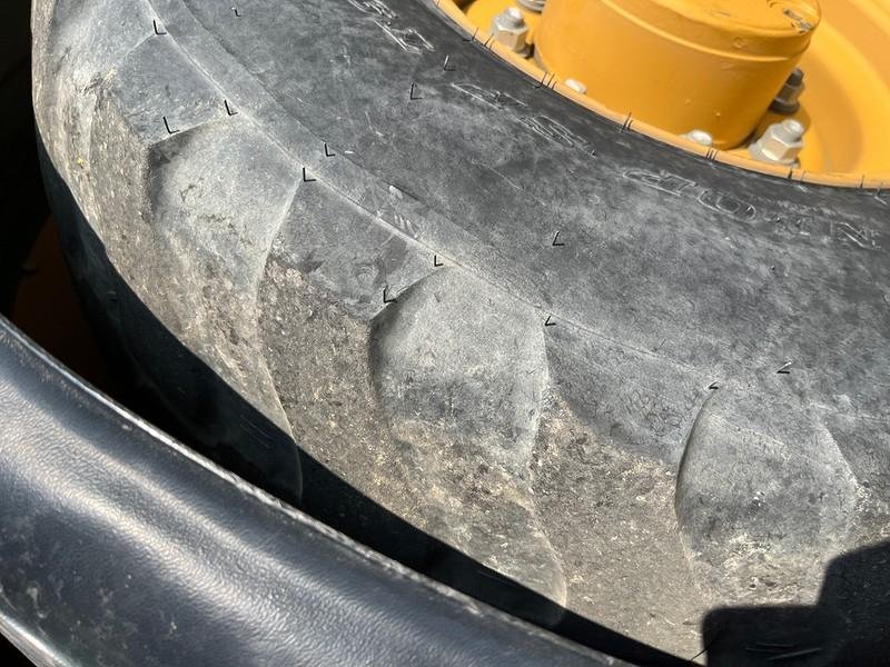 CATERPILLAR 906H Wheel Loader – 2011 – Image 11